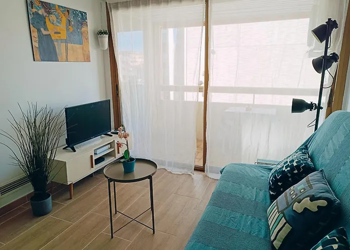 2 Pieces Climatise Avec Balcon Dans Le Vieil Antibes, Residence Avec Ascenseur