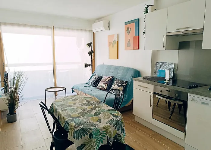 2 Pieces Climatise Avec Balcon Dans Le Vieil Antibes, Residence Avec Ascenseur