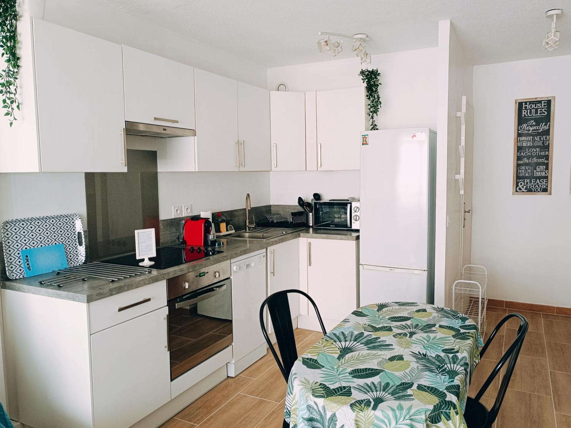 Appartement 2 Pieces Climatise Avec Balcon Dans Le Vieil Antibes, Avec Ascenseur