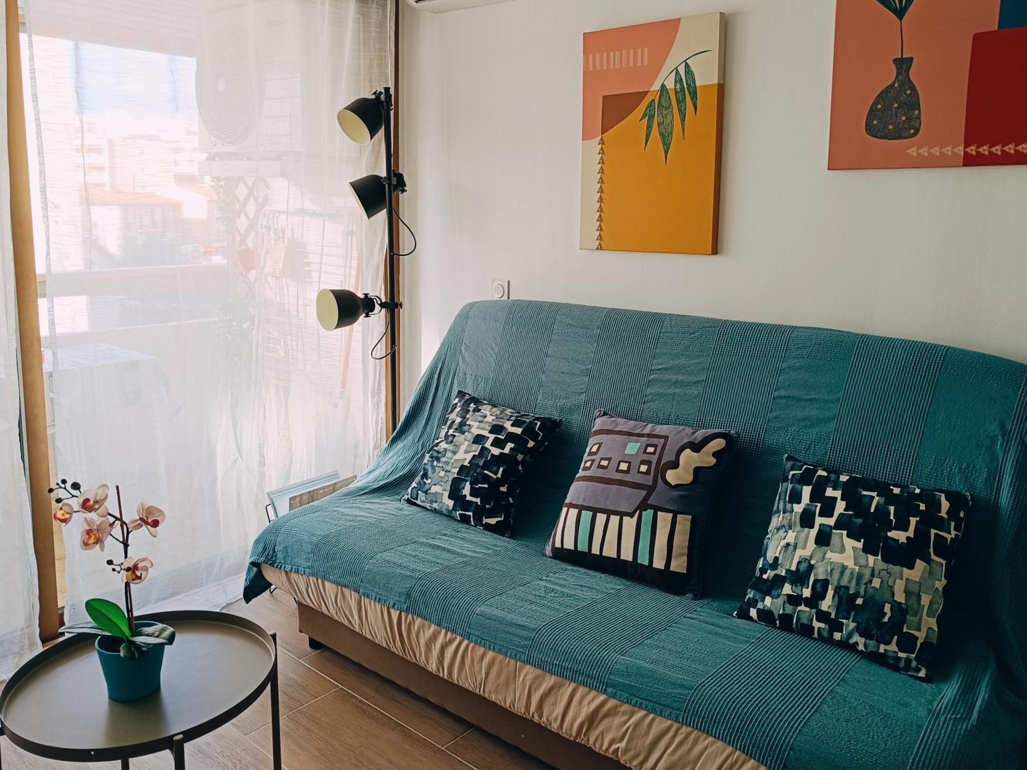 2 Pieces Climatise Avec Balcon Dans Le Vieil Antibes, Avec Ascenseur Appartement